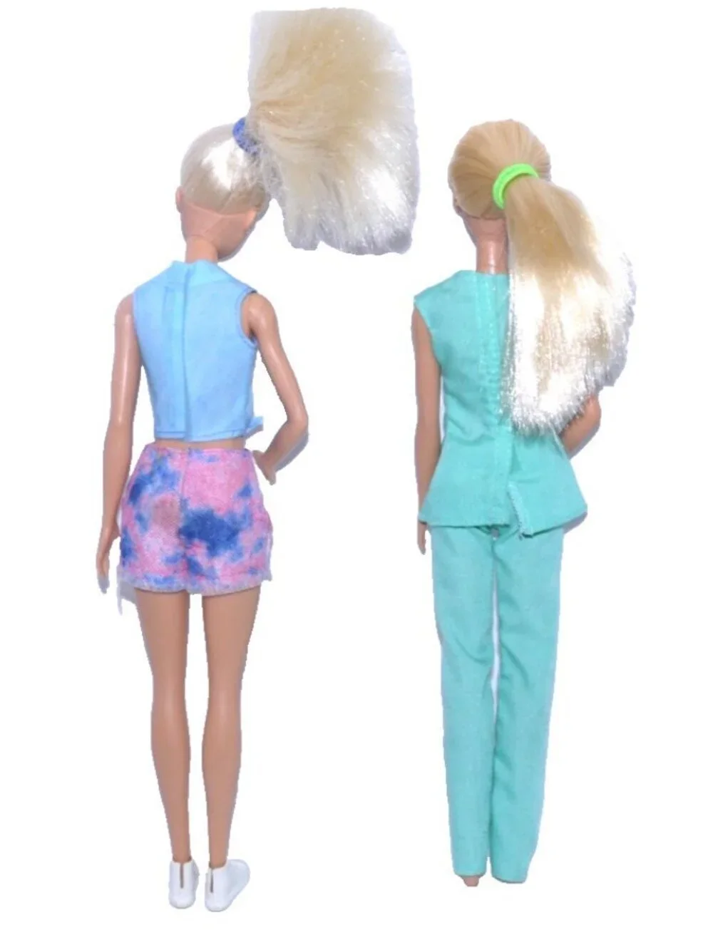 Barbie set of two dolls clothes do not match dolls  As Is